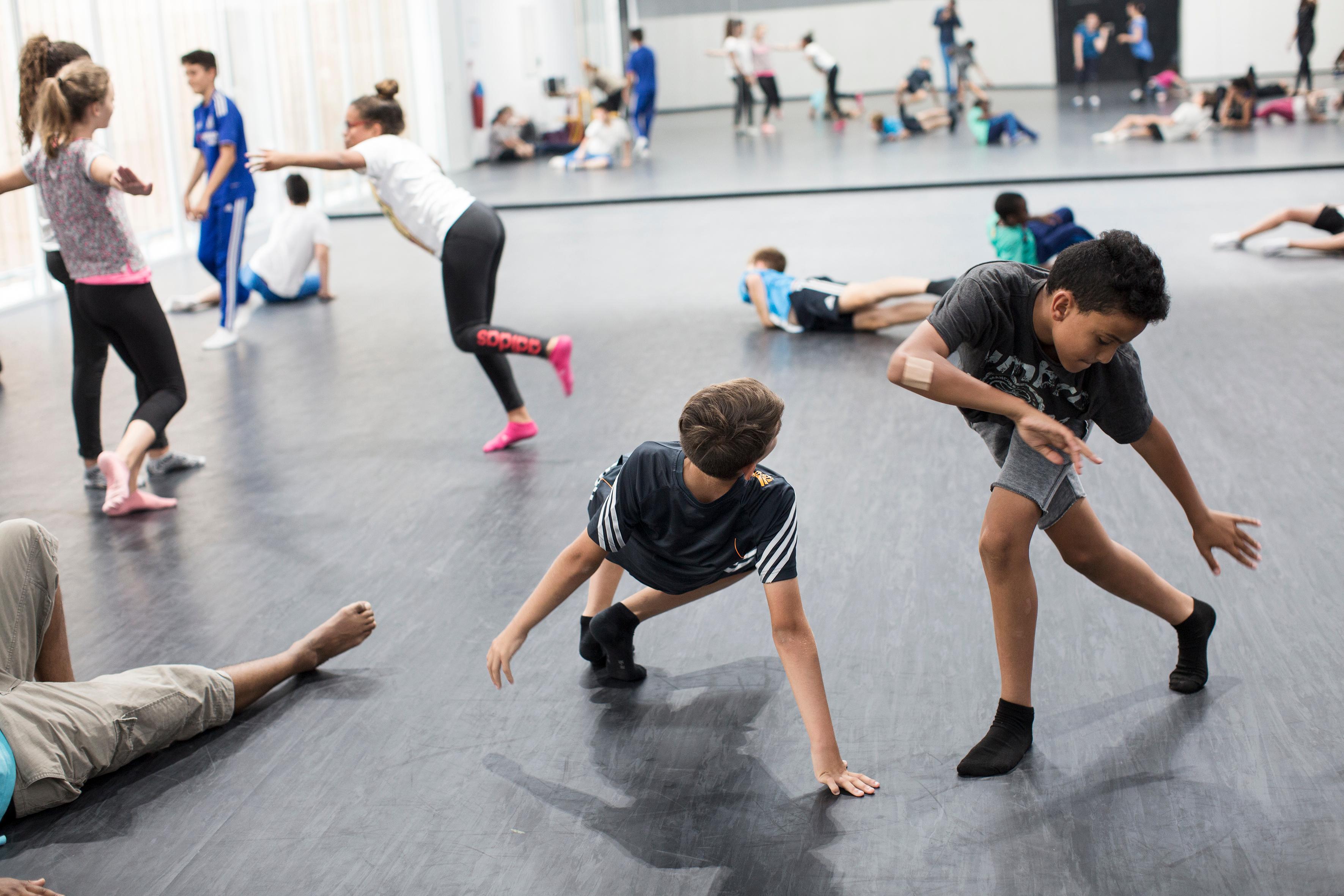 Atelier mouvement autour de Pinocchio par Ana Eulate au Collège de l’Arc de Meyran à Aix, le 13 juin 2017