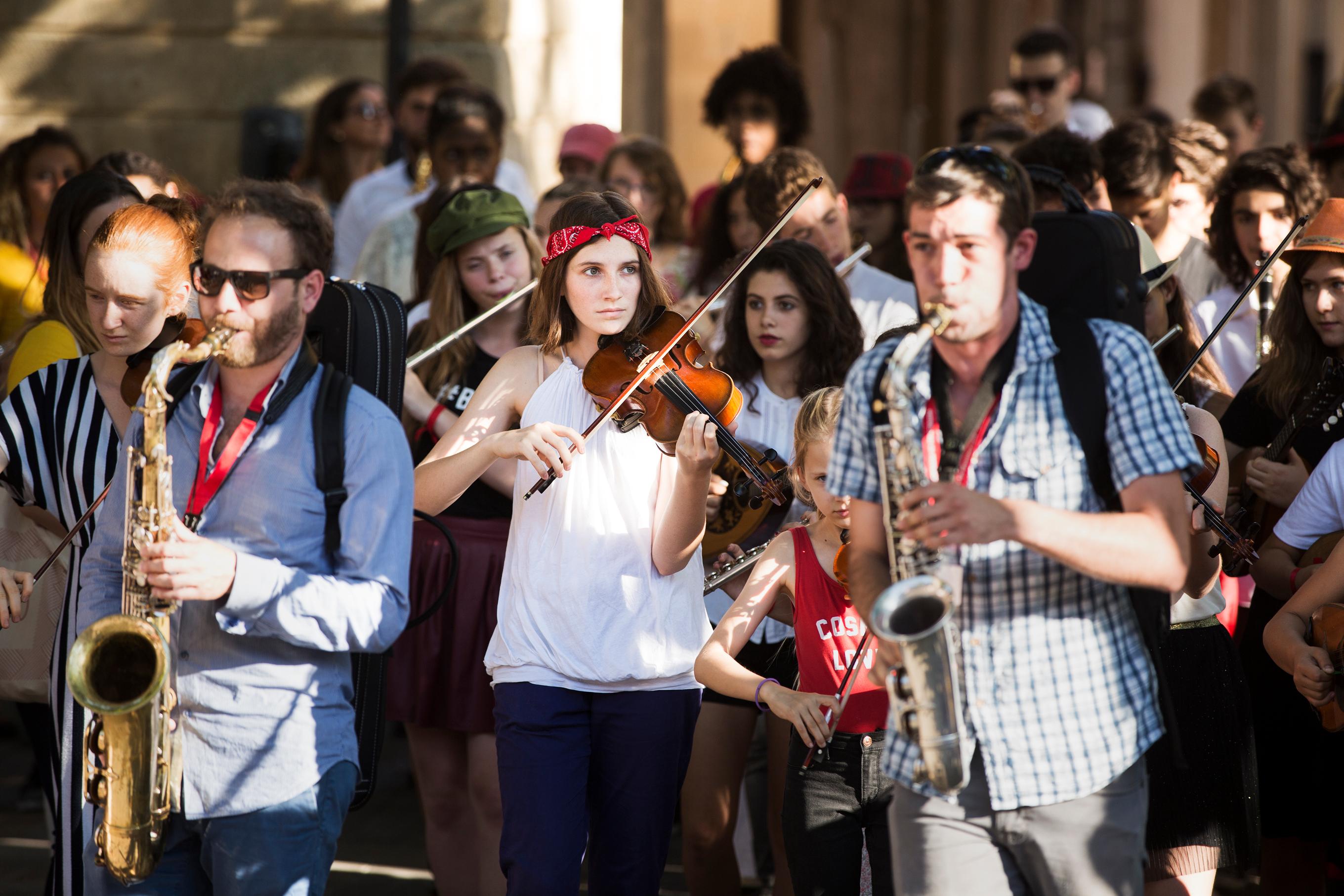 À nous de jouer !, orchestré par la Compagnie Rara Woulib pour le CD13 lors du Dimanche de la Canebière du 25 juin 201