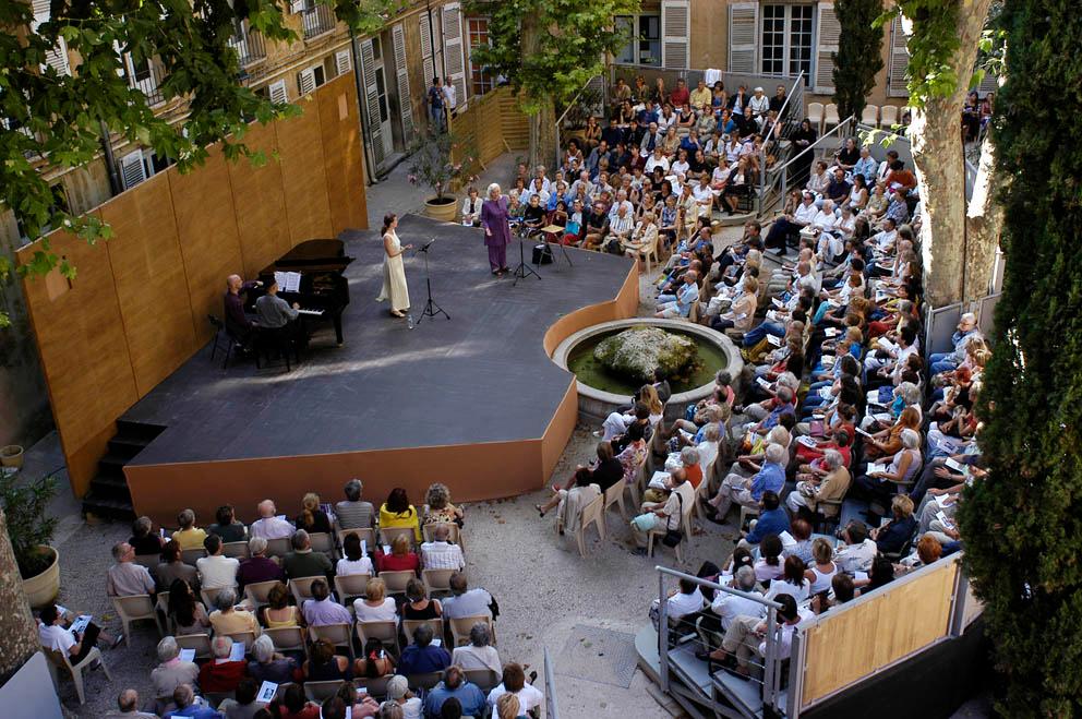 Singing master class by Gwyneth Jones - Cour de l'Hôtel Maynier d'Oppède